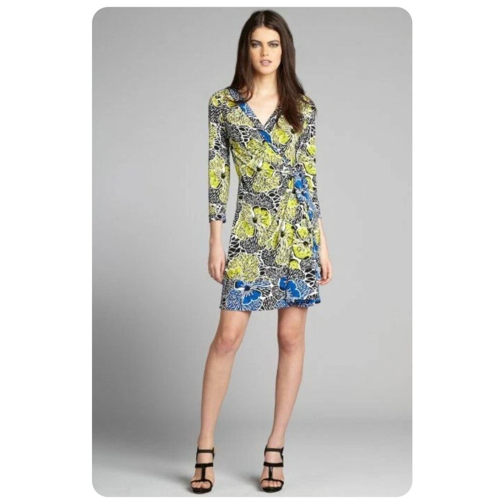 !! BCBGMaxAzria ¾ Sleeve Floral Wrap Dress sz xs